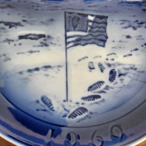 1969 Royal Copenhagen Moon Landing Collectible Plate Victoria Spatii Blue 7.25" - Picture 2 of 6